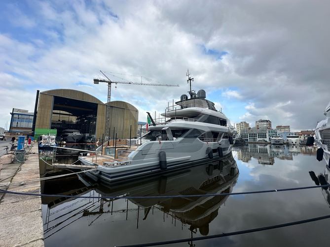 Y yacht exterior 5