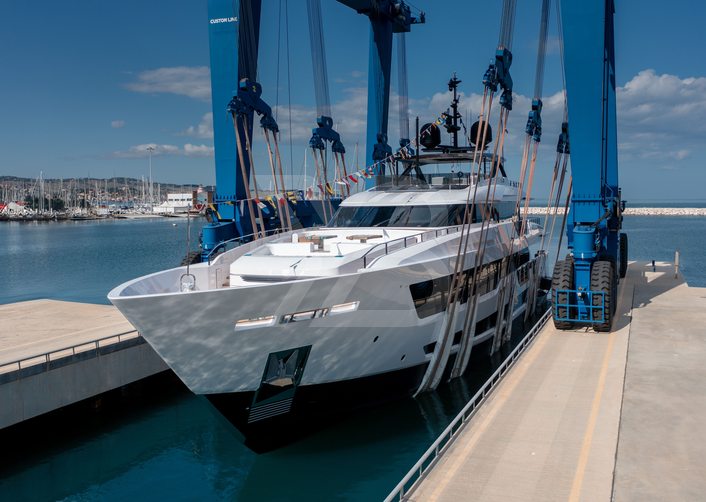 Lady Dia yacht exterior 10