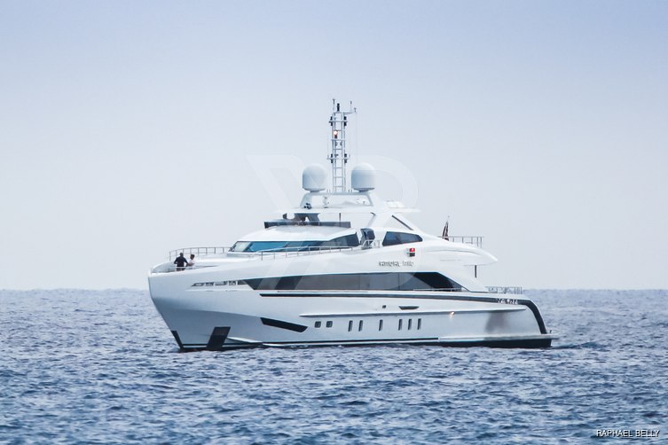 Amore Mio yacht exterior 5