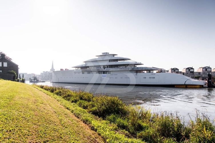 Feadship 824 yacht exterior 9