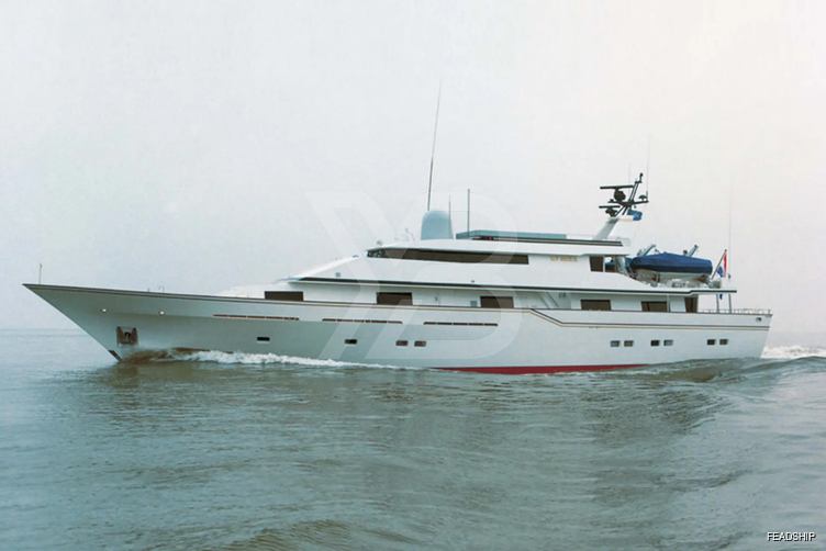 DNA yacht exterior 9