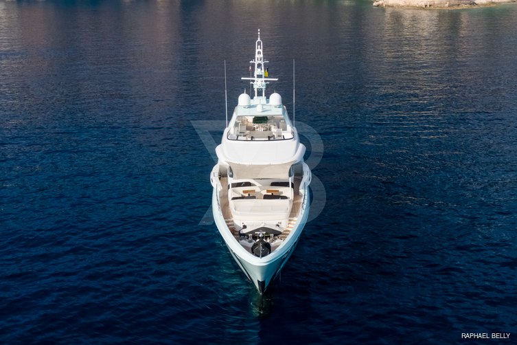 Latona yacht exterior 3