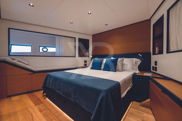 Gipsy VI yacht interior 17