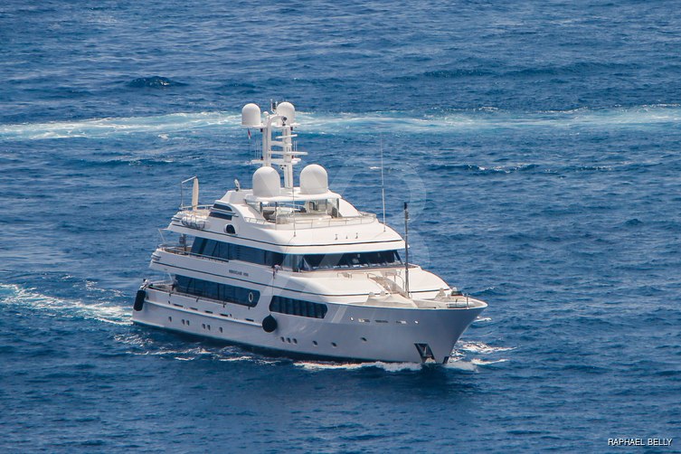 Hurricane Run yacht exterior 5