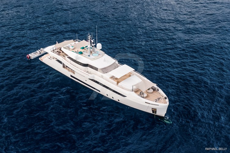 Timeless yacht exterior 3