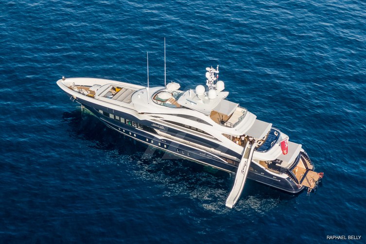 Julia yacht exterior 13