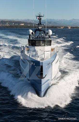 Chasing Romance yacht exterior 3