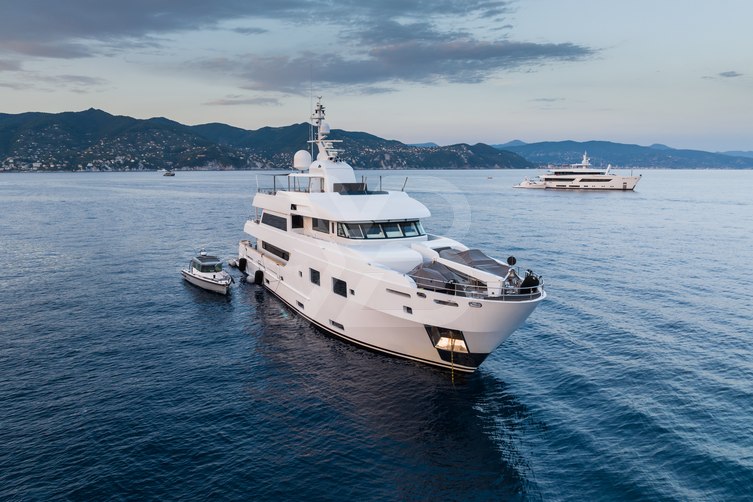 Tommy Belle yacht exterior 3