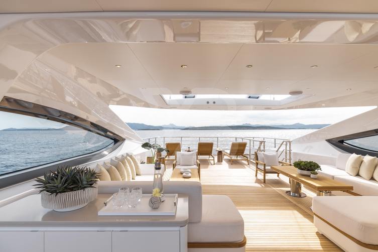 Asani yacht interior 4