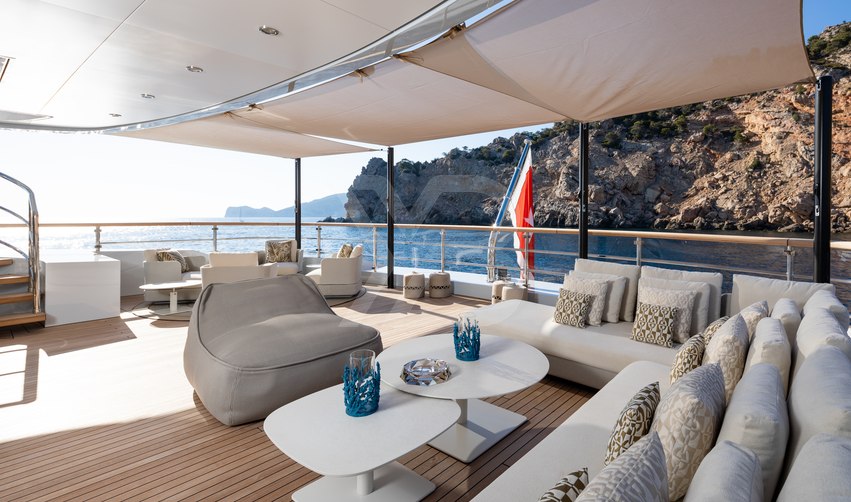 Artisan yacht exterior 154