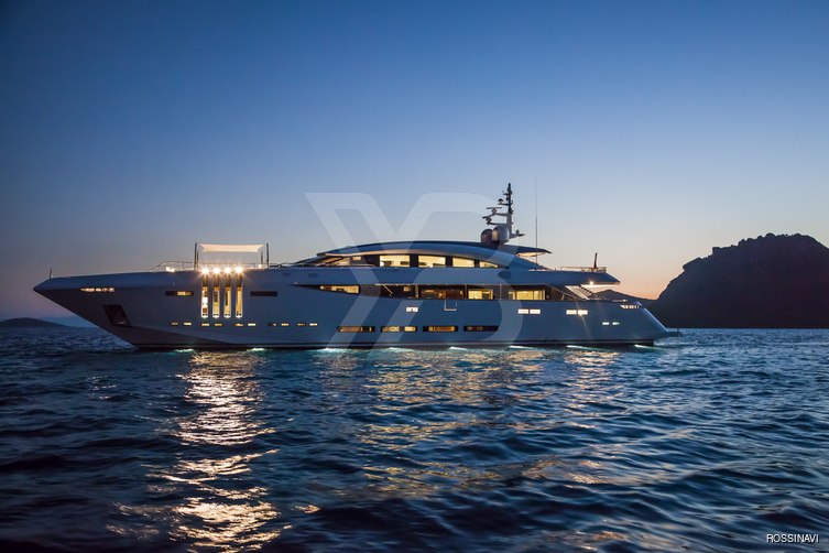 Vellmari yacht exterior 10