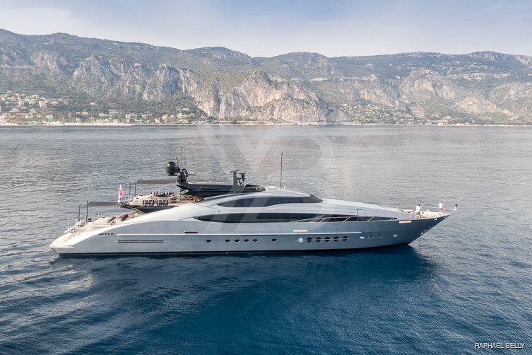 Five yacht exterior 23