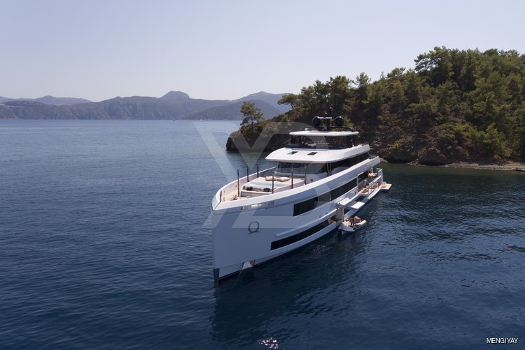 Aquarius yacht exterior 4