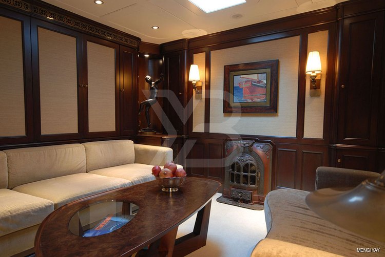 Gweilo yacht interior 8