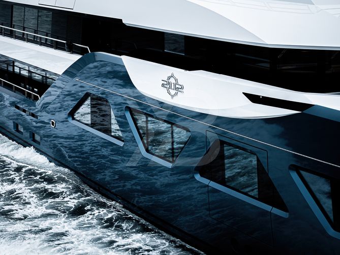 21.12 yacht exterior 8