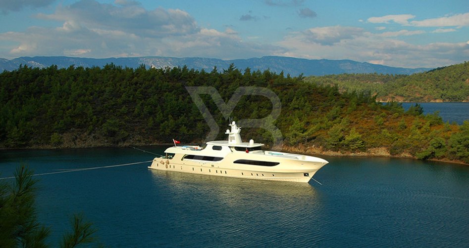 Vetro yacht exterior 3