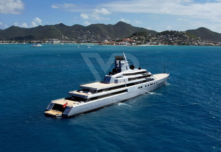 Dragonfly yacht exterior 8