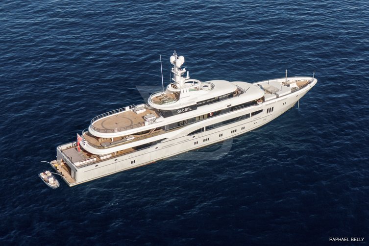 Global yacht exterior 26