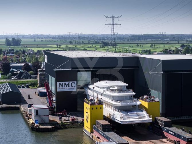 Feadship 827 yacht exterior 11