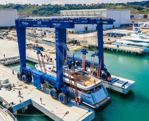 Campari yacht exterior 6