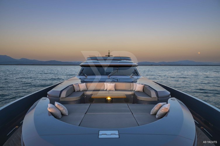 Wraith yacht exterior 3