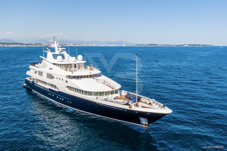 Samar yacht exterior 19