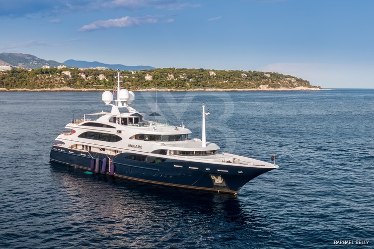 Andiamo yacht exterior 10