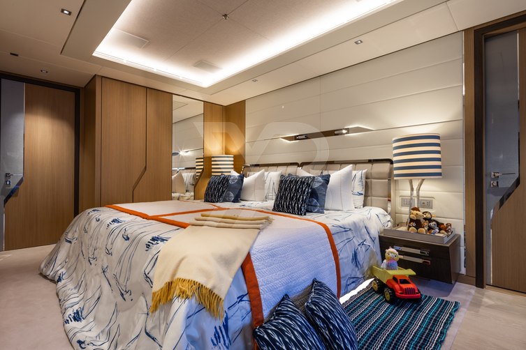 Artisan yacht interior 148