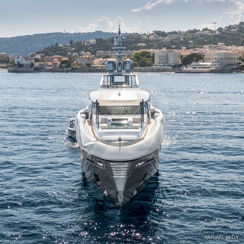 EIV yacht exterior 45