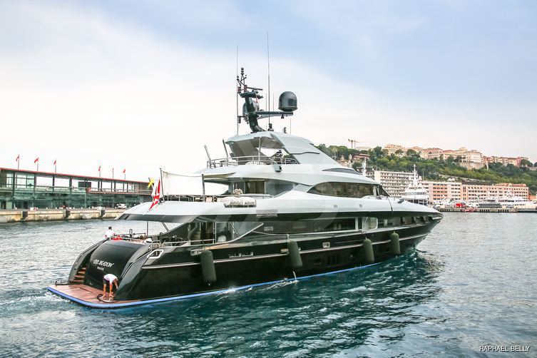 Maestro yacht exterior 5