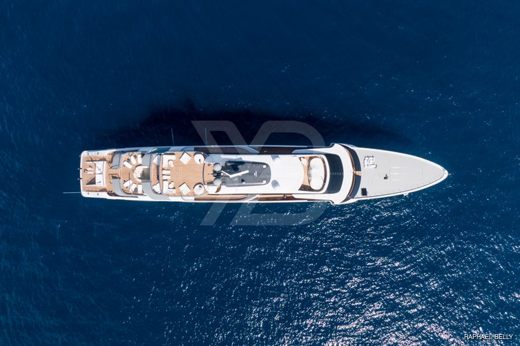 Dar yacht exterior 40