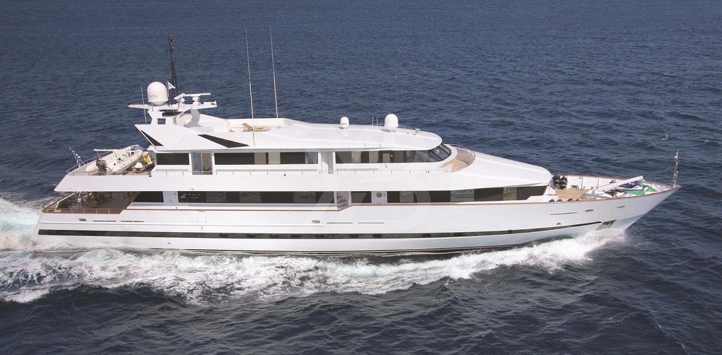 Bella Stella yacht exterior 5