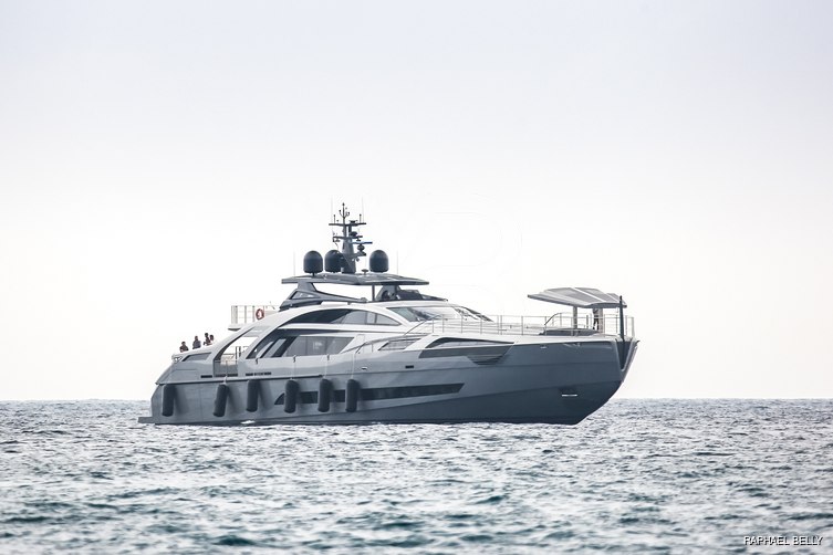 Chorusline yacht exterior 2