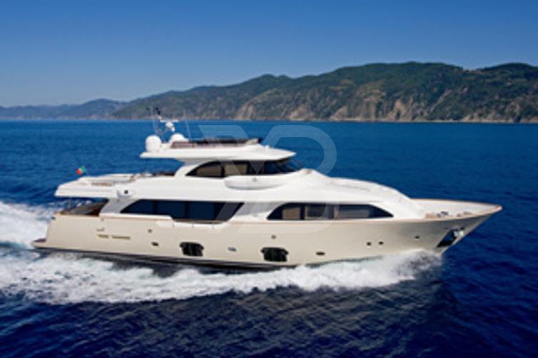 Disparate yacht exterior 4