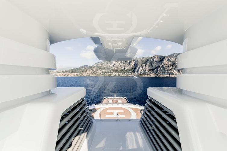 Luna yacht interior 23