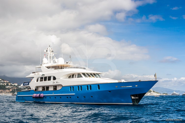 Aqua Mare yacht exterior 2