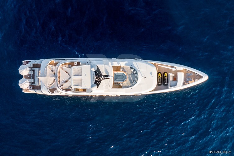 Quasar yacht exterior 6