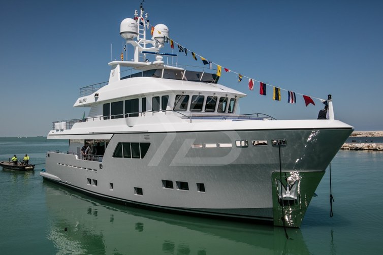 Atlas yacht exterior 2