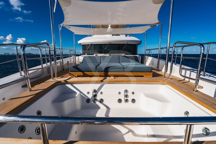 Bella Vita yacht exterior 3