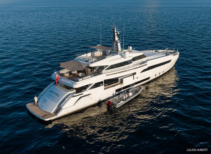 Timeless yacht exterior 10