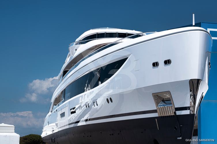 Lady Estey yacht exterior 3