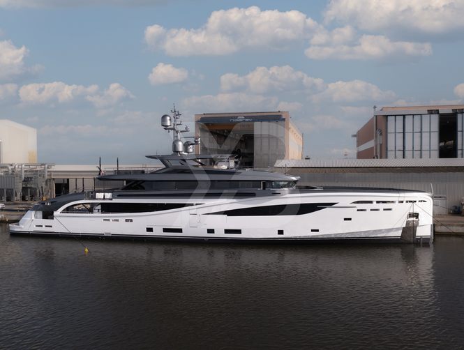 Bel1 yacht exterior 13