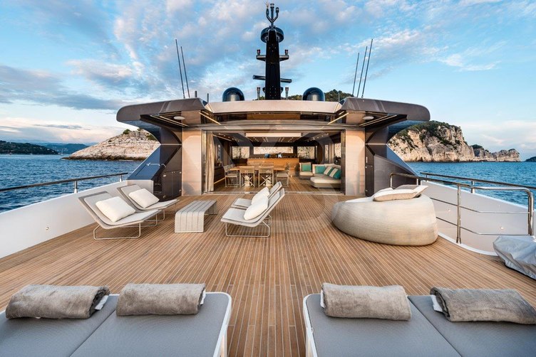 Lady Nina yacht exterior 14