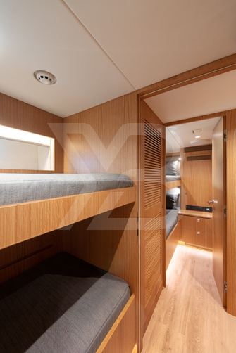 Horizon FD100 /911 yacht interior 17