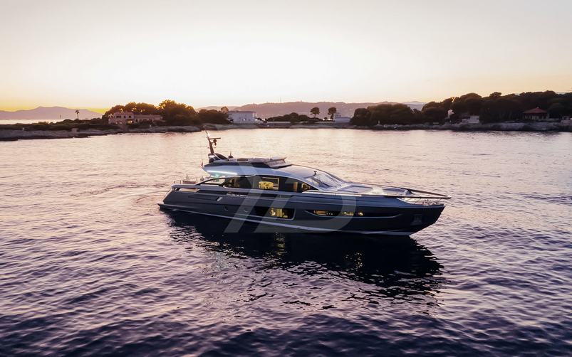 YB yacht exterior 3