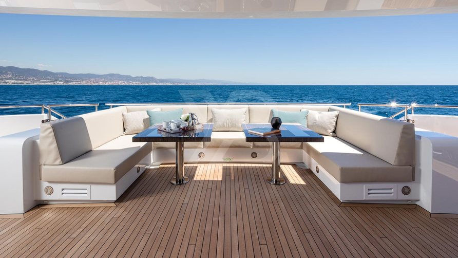 Vida yacht exterior 5