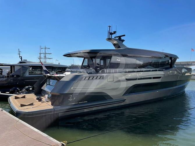 Miramar yacht exterior 3