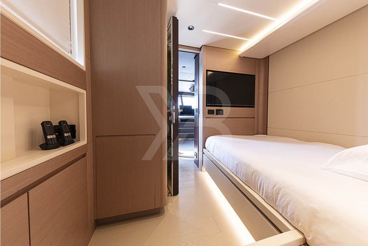 Vayus yacht interior 28