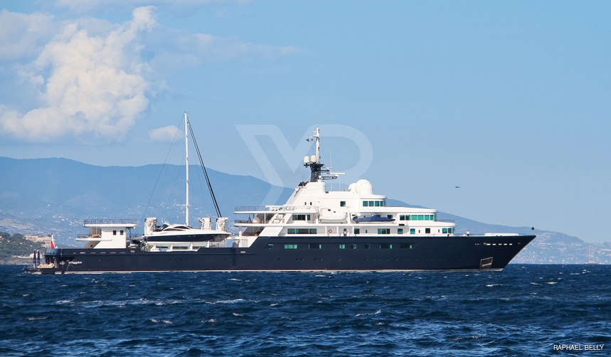 Le Grand Bleu yacht exterior 15