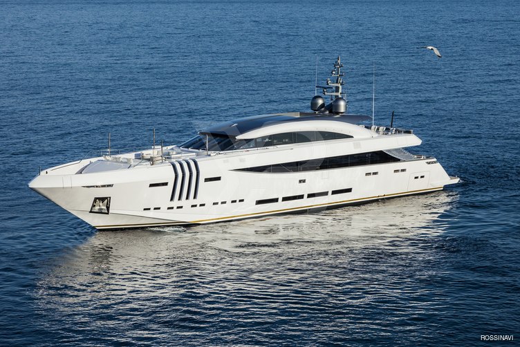 Vellmari yacht exterior 2